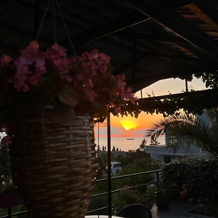 Hotel Kemeni Garden Batumi Exterior foto